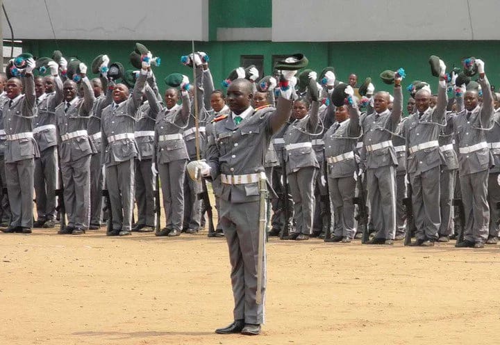 customs-officers-demand-better-salaries-ships-ports