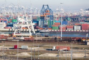 Port-of-Rotterdam-Marks-Slight-Annual-Throughput-Increase-320x214