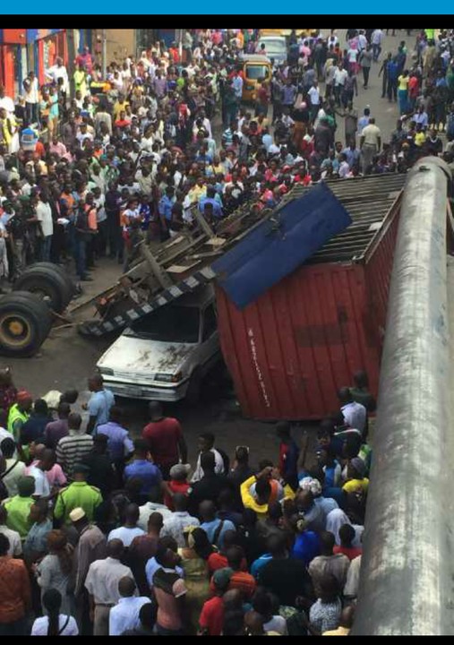 Container-fell-in-ojuelegba-1
