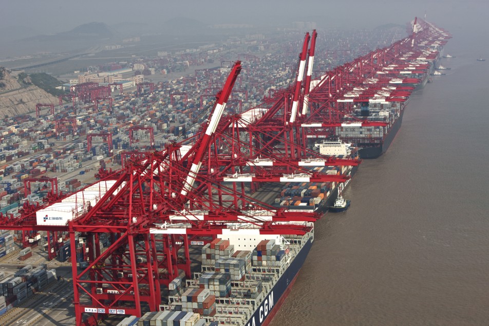 Shanghai port moves higher container volumes in September