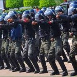 Police_free_oil_workers