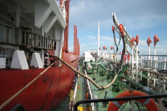 Bunker-prices-to-rise-by-$200-per-tonne-due-to-new-IMO-sulphur-cap 