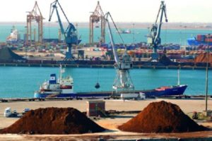 Greek port workers begin strike  