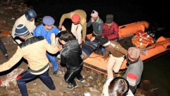 19 drown as boat capsizes in India