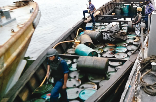 Navy hands over five suspected oil thieves, barge to EFCC in Rivers