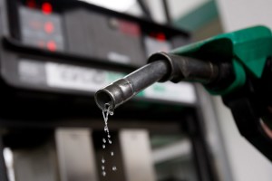FG reduces petrol price to N123.5 per litre