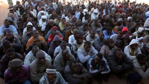 Migrants flee Libyan detention centre over chaos