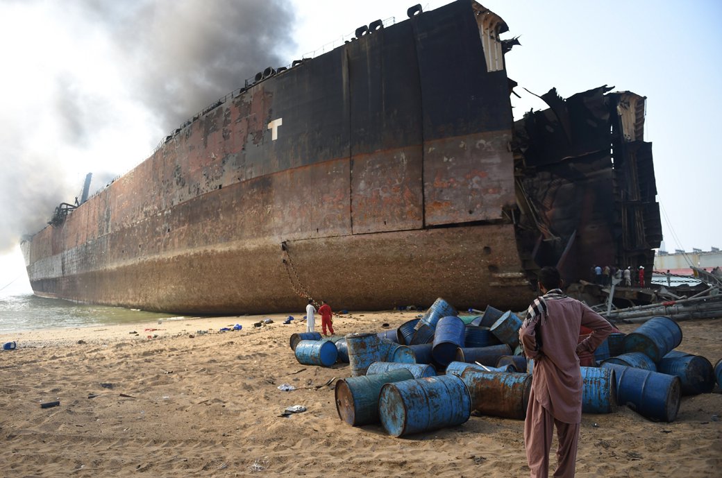 Bangladesh ship breaking yard worker dies on duty 