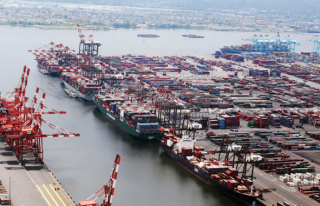 Imports at top US container ports set to rise despite situation in Washington