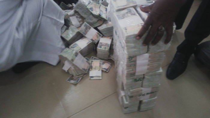 money-recovered-at-Kaduna-airport3