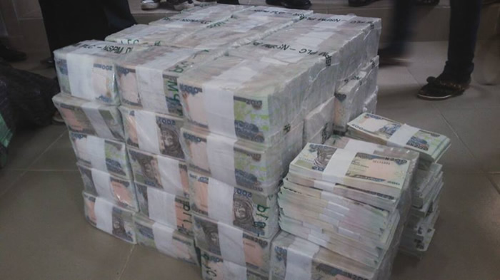 money-recovered-at-Kaduna-airport5