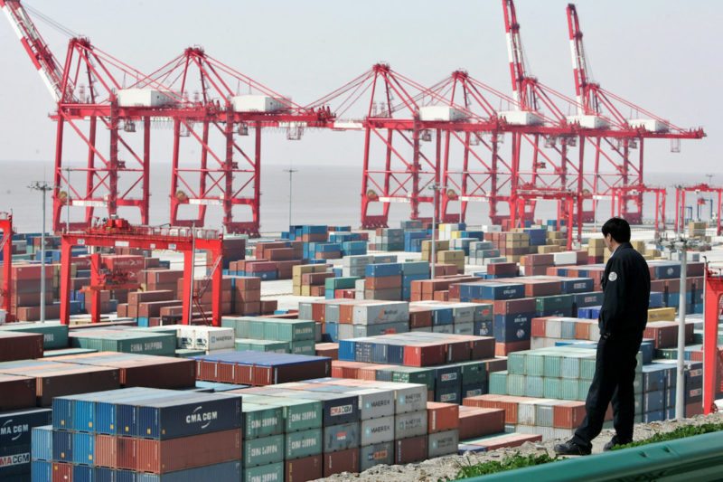 Shanghai port breaks daily container volume record