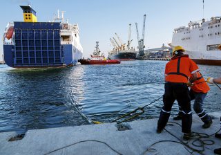 Spanish parliament passes port reform