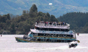 Colombia-tourist-boat-El-Almirante-sinks