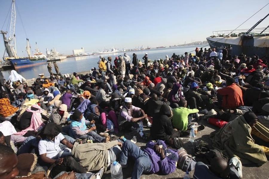 Libya: Fumes kill eight migrants in lorry container
