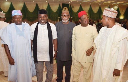 MEETING-WITH-STATE-GOVERNORS-1