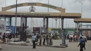 Pandemonium at Apapa port as policemen shoot to disperse truck drivers