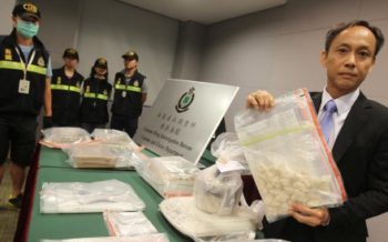 Shanghai Customs seizes 2 suitcases made of cocaine 