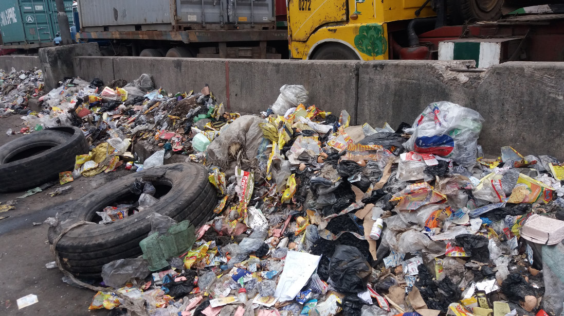 PHOTOS: Epidemic looms as heaps of refuse take over Apapa port roads 