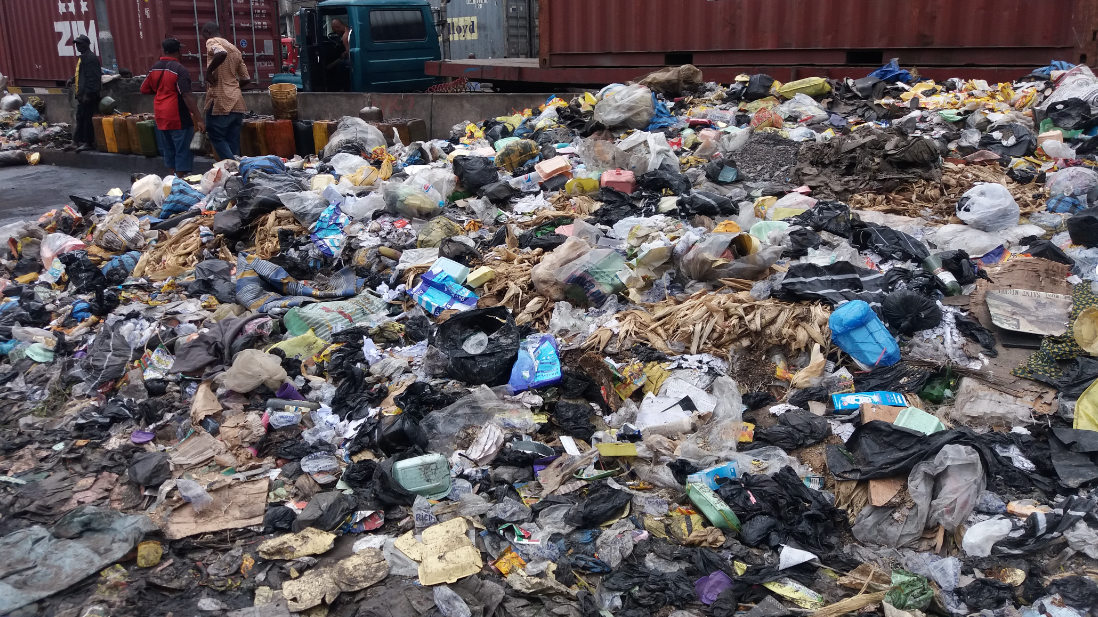 PHOTOS: Epidemic looms as heaps of refuse take over Apapa port roads 