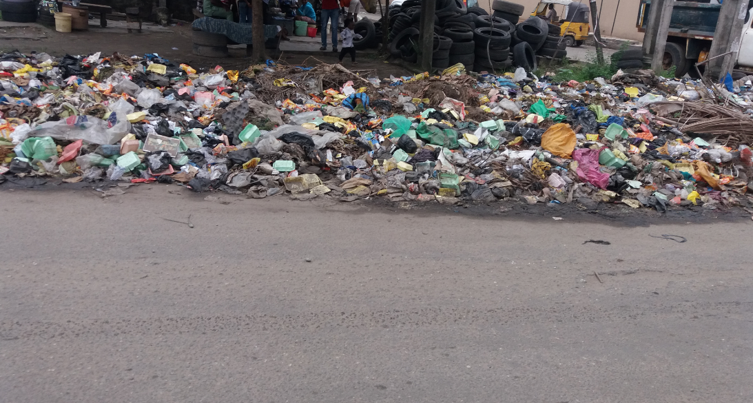 PHOTOS: Epidemic looms as heaps of refuse take over Apapa port roads 