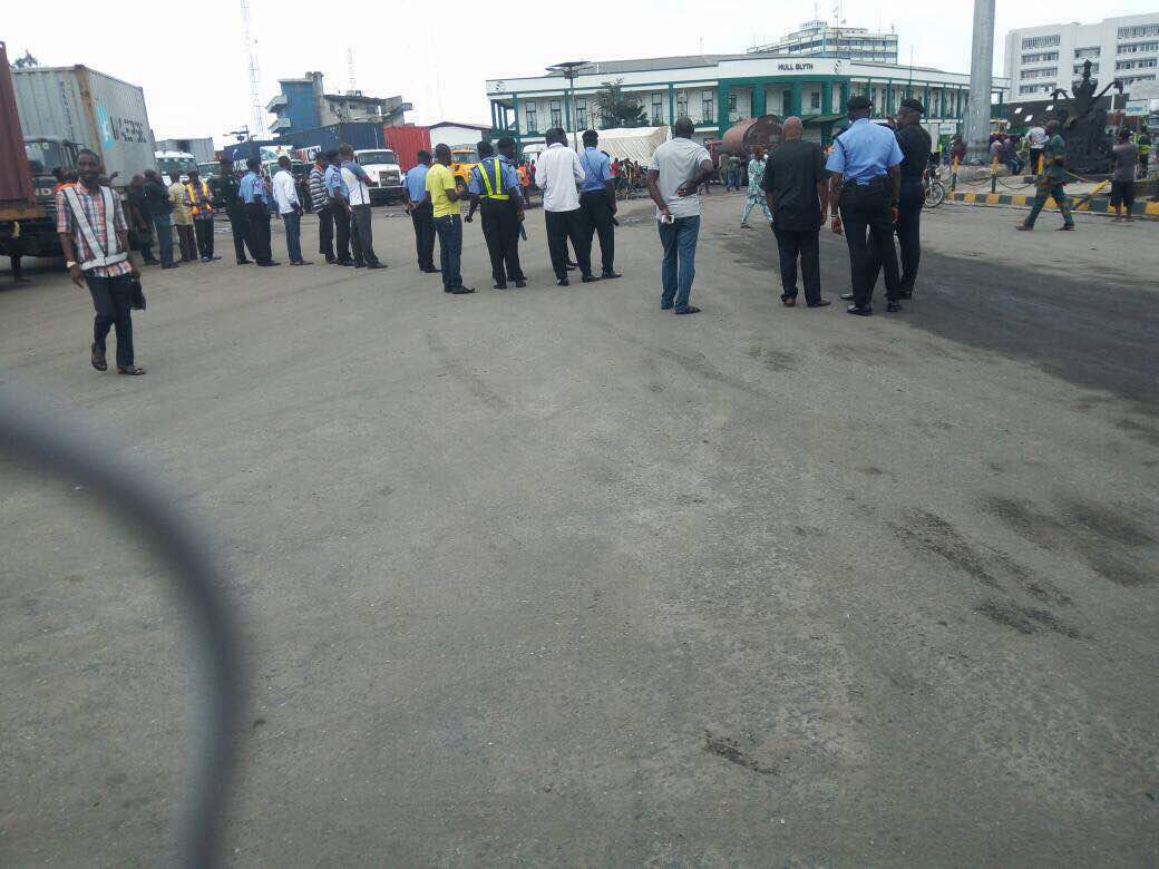 Irate mob burns down Diamond Bank after policeman kills truck driver in Apapa