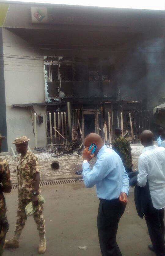 Irate mob burns down Diamond Bank after policeman kills truck driver in Apapa