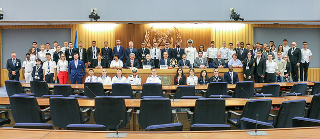 IMO gets a visit from the next generation of maritime workers-1