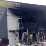 Irate mob burns down Diamond Bank after policeman kills truck driver in Apapa (2)