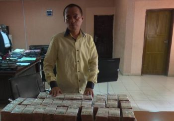 EFCC arrests Chinese with N.3m in N5 denomination at airport