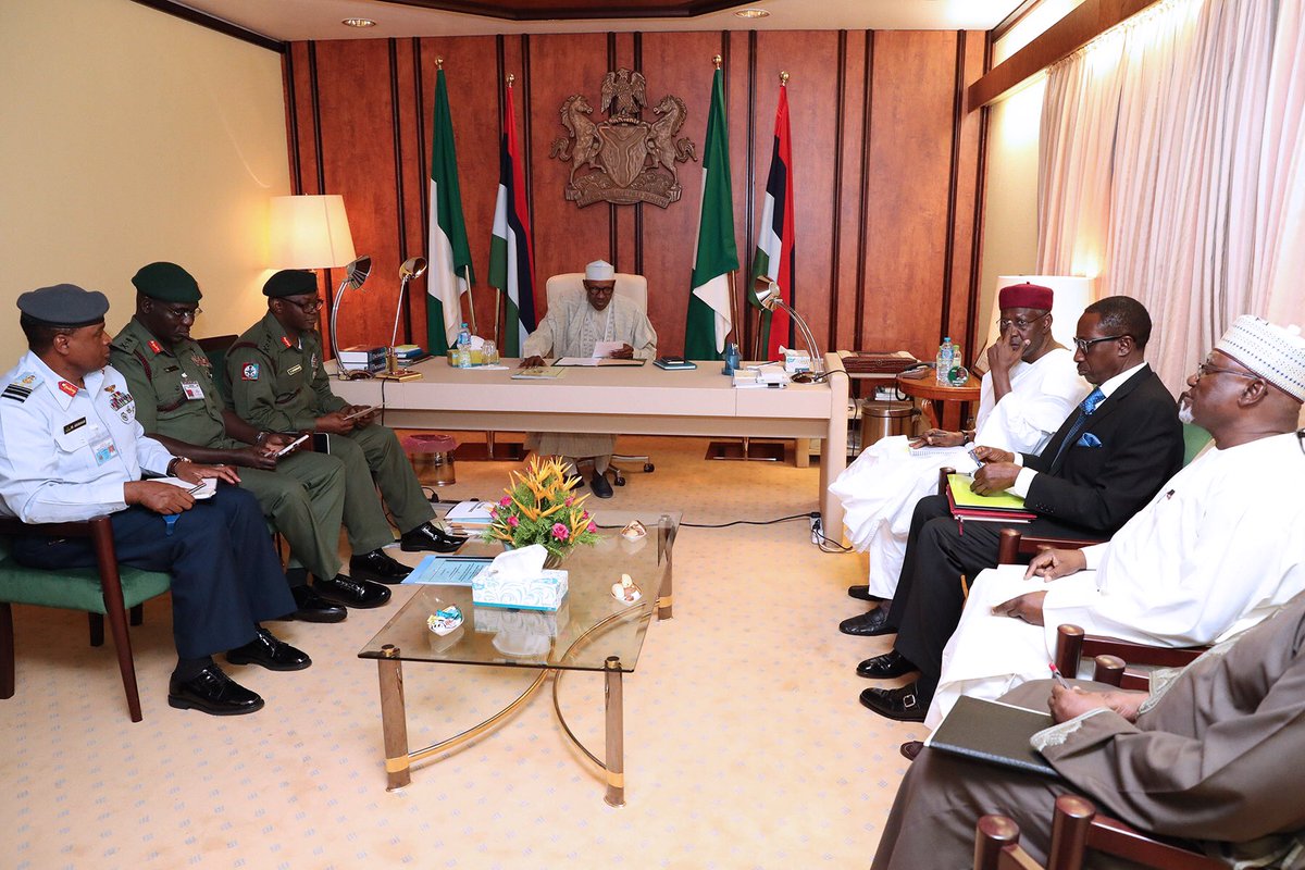 Buhari meets Service Chiefs -2