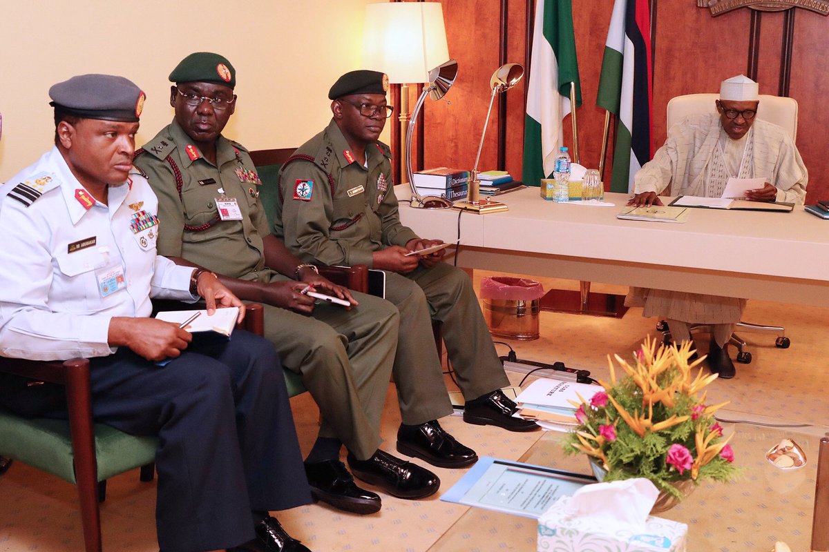 Buhari meets Service Chiefs -3