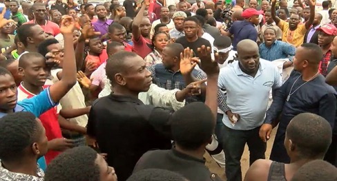Thugs attack #ResumeOrResign protesters in Abuja -2