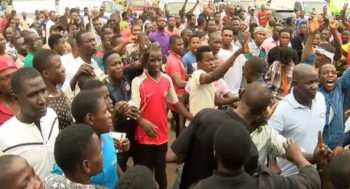 Thugs attack #ResumeOrResign protesters in Abuja -3