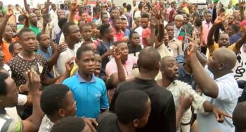 Thugs attack #ResumeOrResign protesters in Abuja - 4