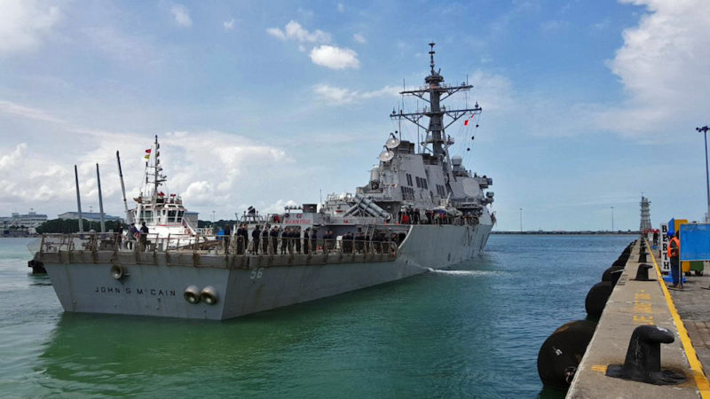 U.S. warship arrives Singapore after collision -4