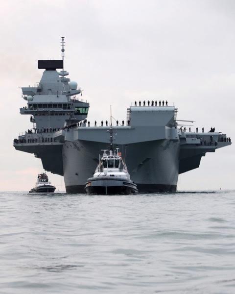 UK biggest warship HMS Queen Elizabeth sails into home port - 3