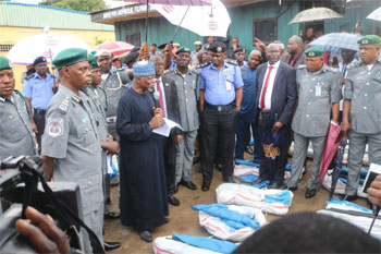 Customs seizes 1,100 rifles concealed in container-2