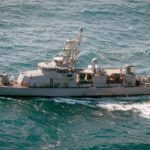 Iranian army ship confronts U.S. navy 