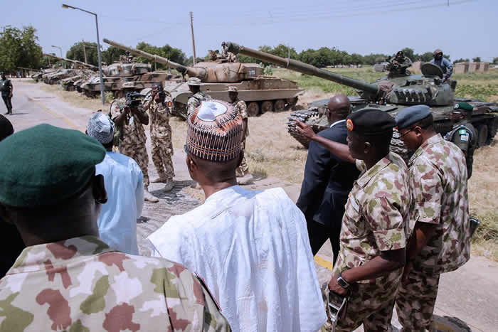 Buhari visits troops in Maiduguri-2