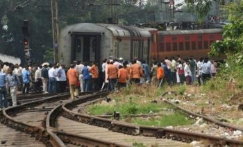 Train crushes four women crossing tracks