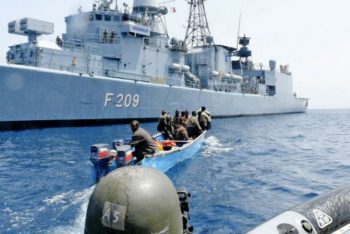Chinese navy dispersed suspected pirate vessels in Gulf of Aden