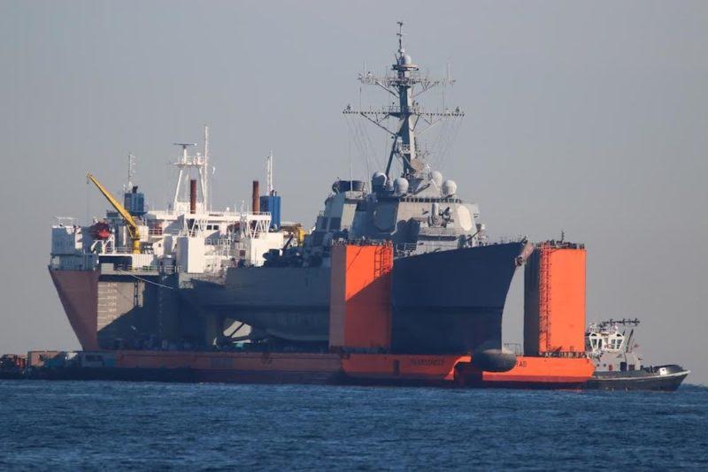 Damaged US warship Fitzgerald loaded in Japan