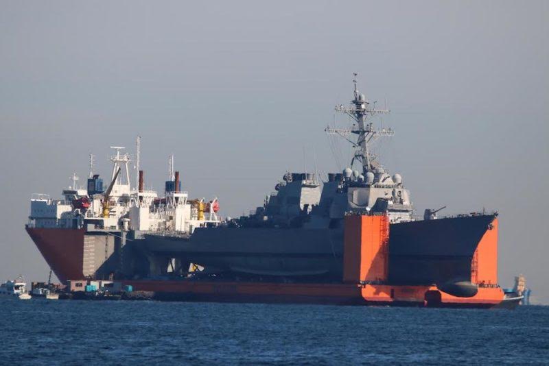 Damaged US warship Fitzgerald loaded in Japan_