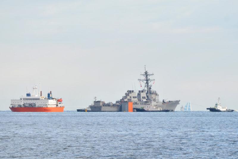 Damaged US warship Fitzgerald loaded in Japan_2