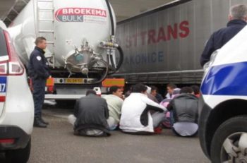 Police discover 19 migrants in tanker