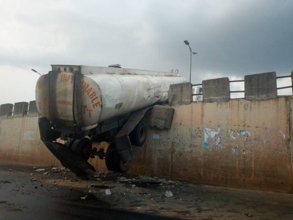 Tanker crashes into flyover in Onitsha (1)