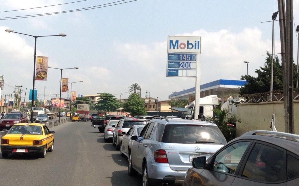 Fuel queues return to major cities _6