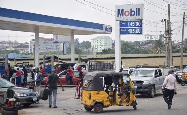 Fuel queues return to major cities _8