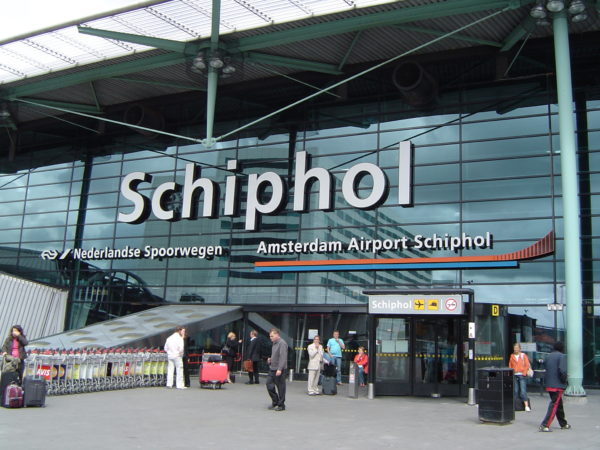 Air traffic control problem halts flights at Schiphol airport